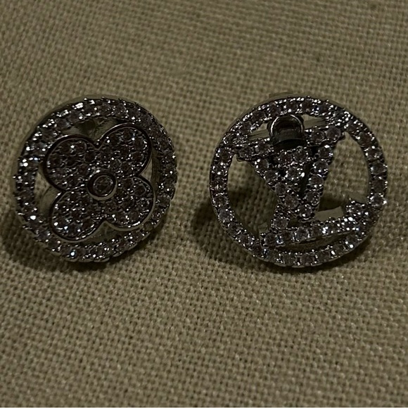 LV Elegant White Gold Stud Earrings - Picture 2 of 3